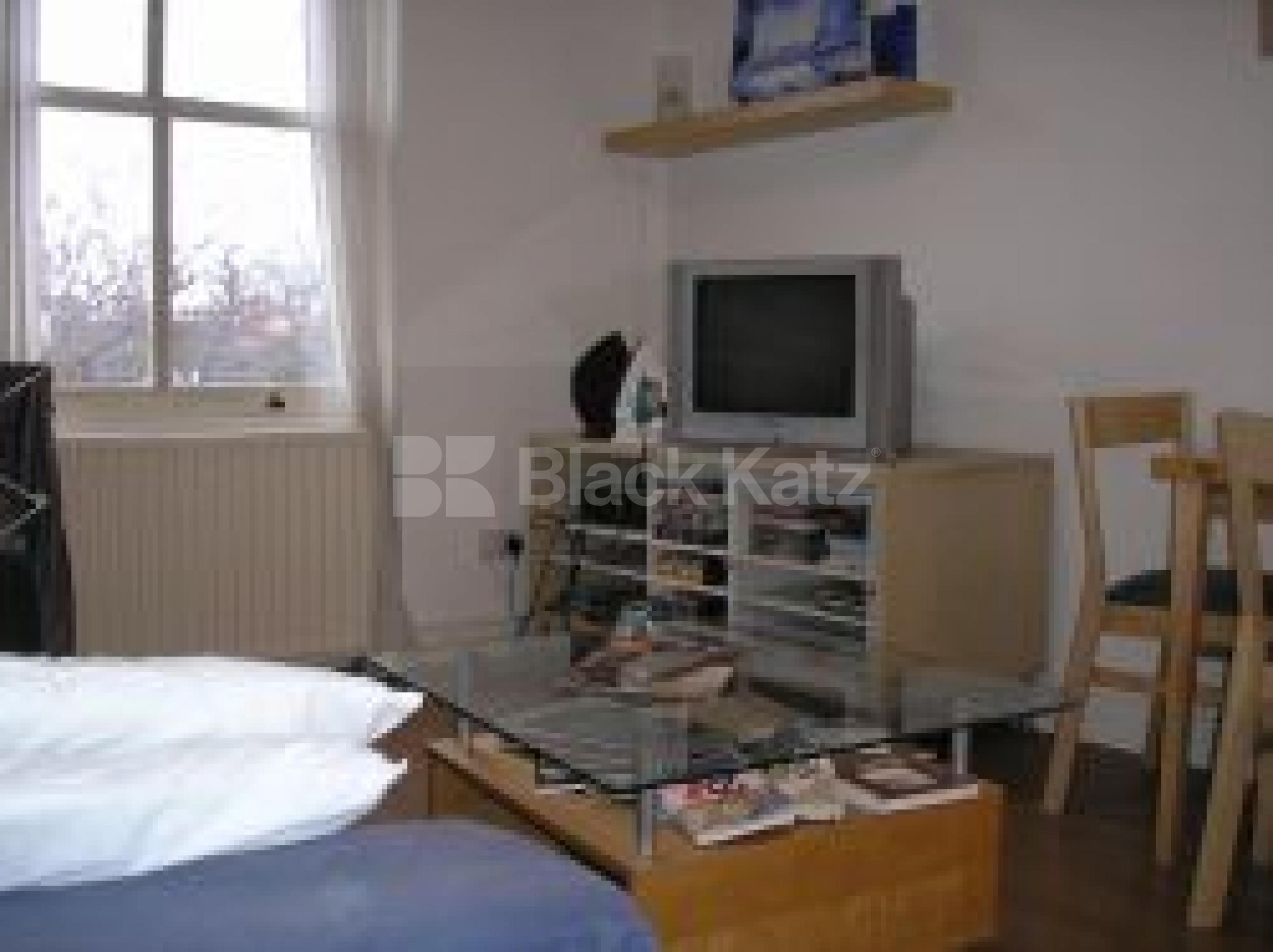 			GREAT LOCATION, 2 Bedroom, 1 bath, 1 reception Flat			 Gloucester Terrace, BAYSWATER W2 W2